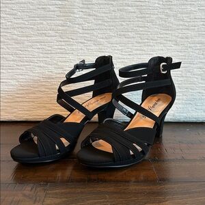 Easy Street Alive 5 Black Lamy Crissa Elegant Black Strappy Sandals NIB